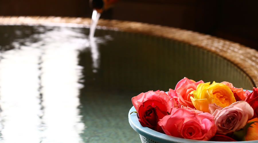 優雅な薔薇風呂