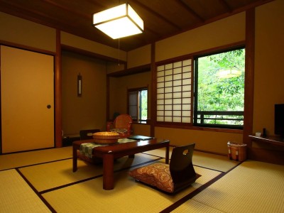 内湯付き和室 おみなえし